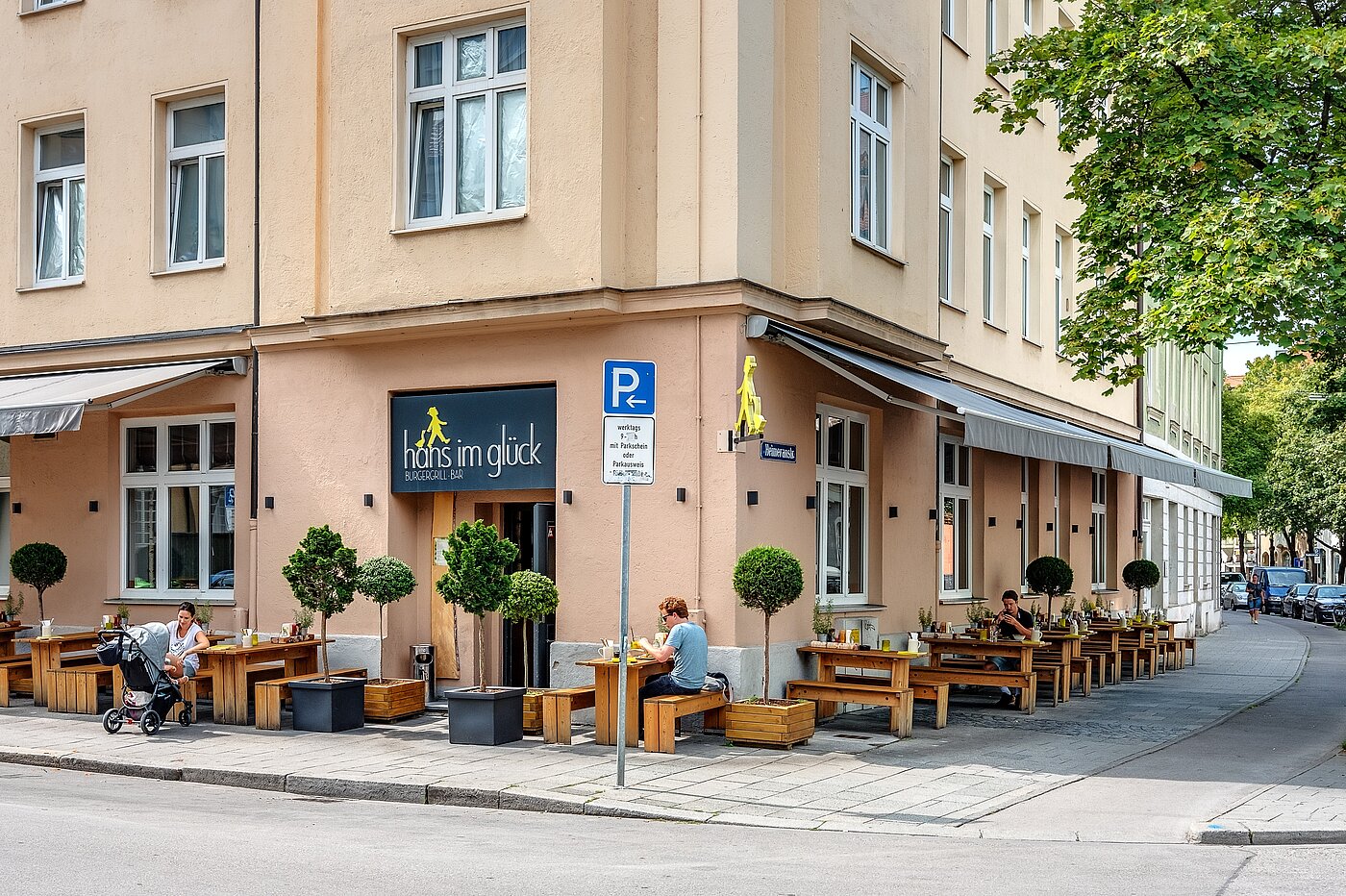 Плосък с 2 Стаи | München-Schwanthalerhöhe | 2206ML11 | mit allerlei Lokalen..