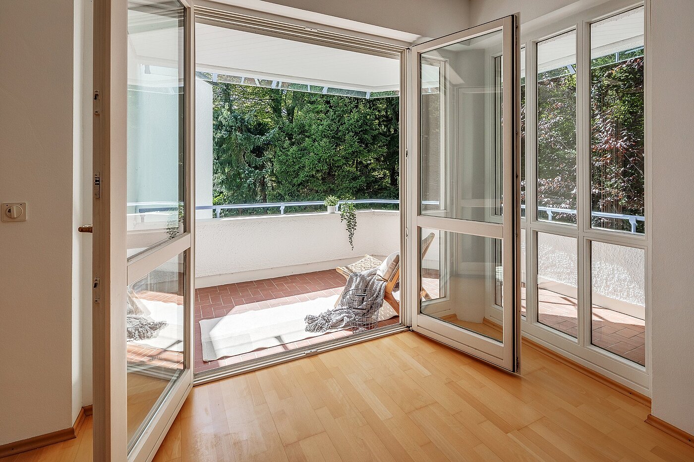 Flad med 3 Værelser | München-Harlaching | 1908ML6 | ... zum Balkon