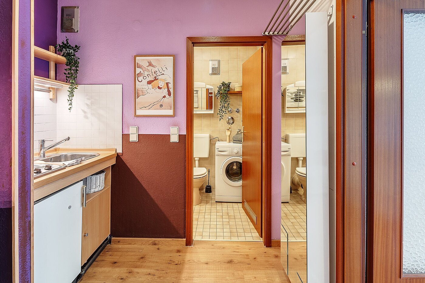 Ploché s 1 Pokoj | München-Schwabing | 2104ML4 | Blick vom Flur ins Badezimmer