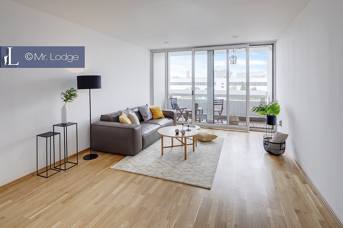 Ploché s 3 Izby | München-Milbertshofen | 1905ML7 | Großer Balkon