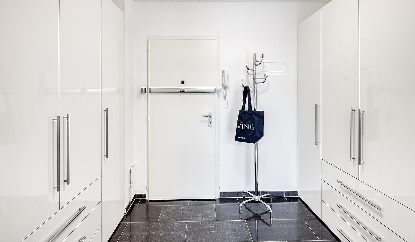 Ravna stran s spletno stranjo . 1.5 Sobe | München-Au | 2112ML2 | ...mit viel Stauraum