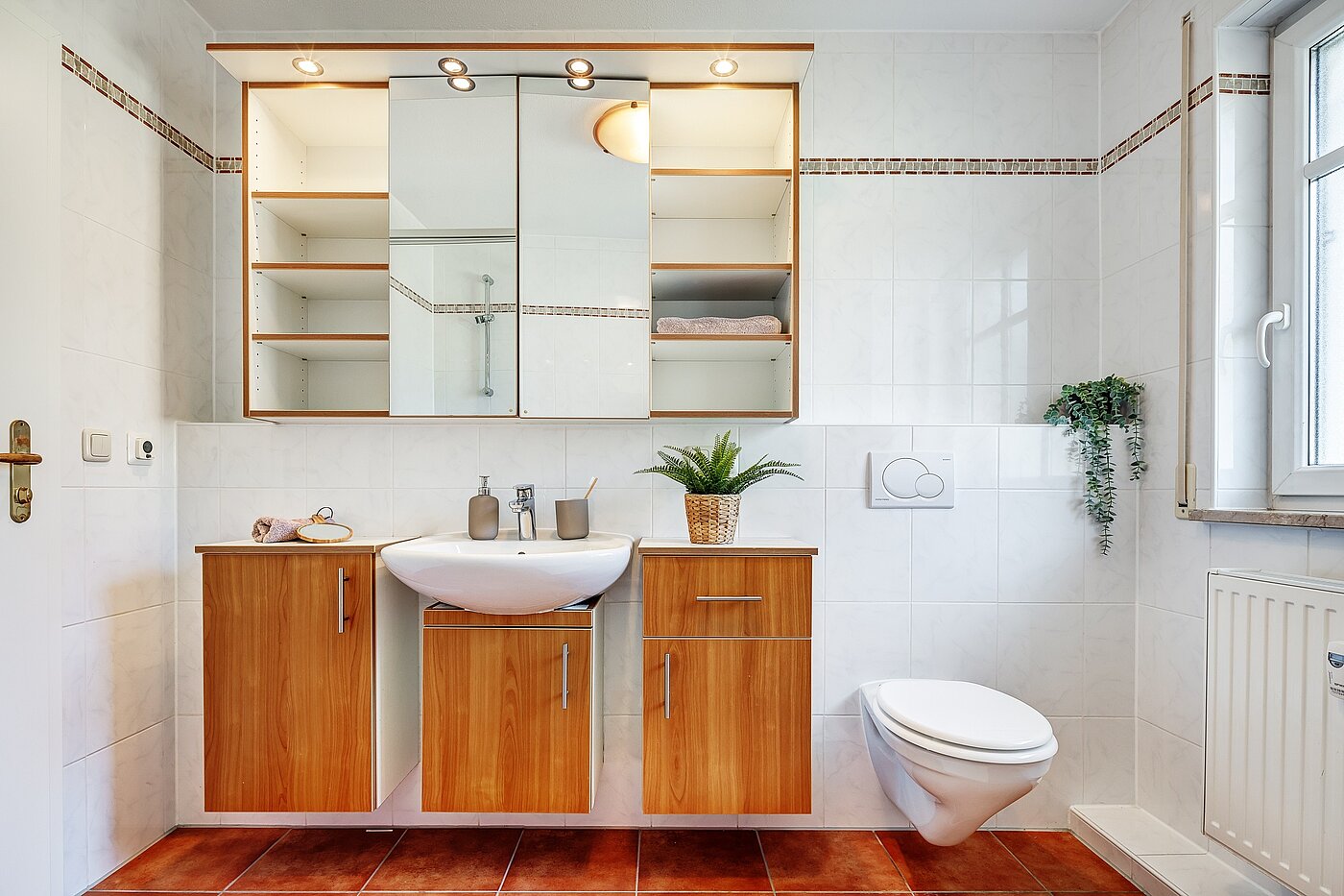 Ploché s 3 Izby | München-Ramersdorf | 2206ML4 | ...modernen Einbauten, sowie...