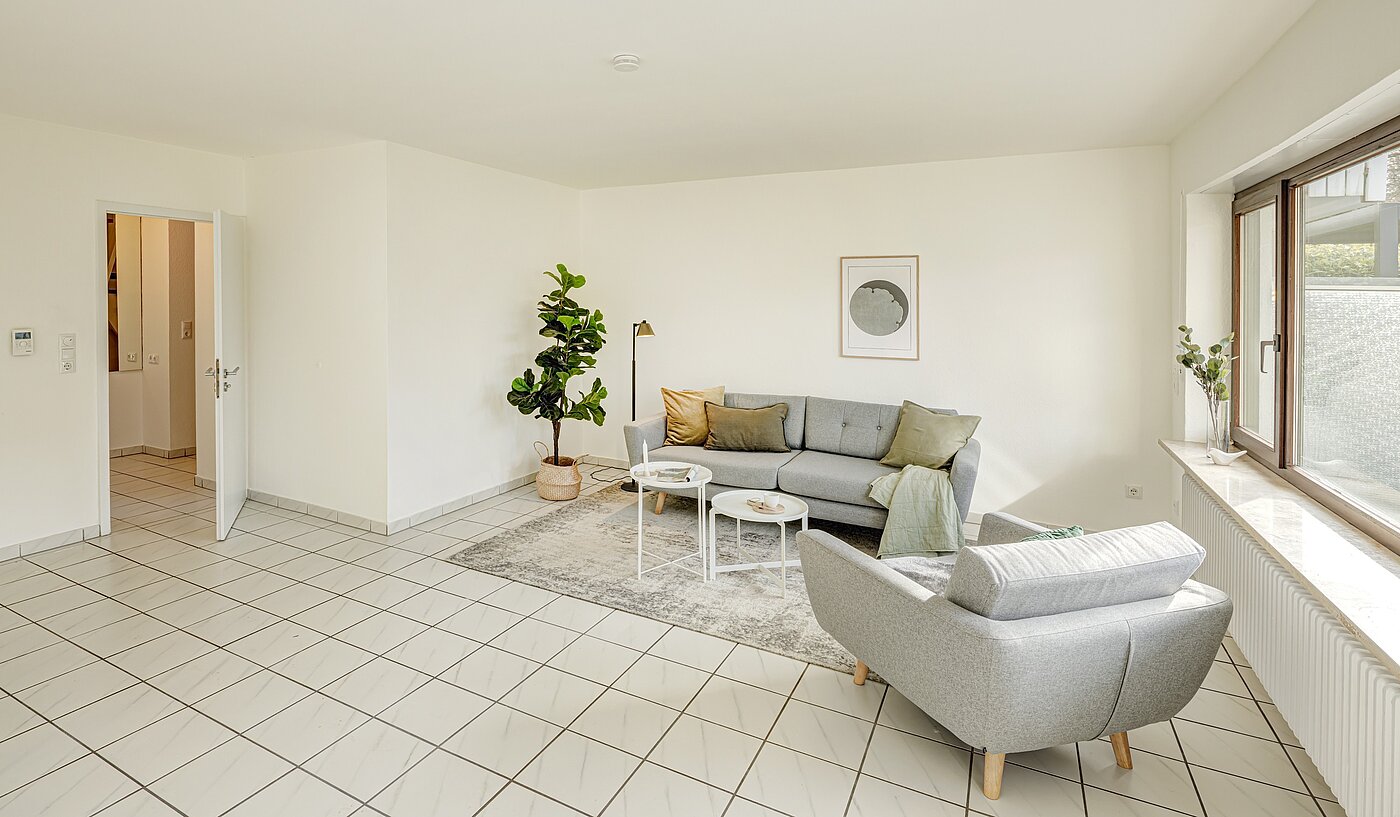 계단식 센터 하우스 와 함께 5 객실 | Unterschleißheim | 70187 | Helles geräumiges Wohnzimmer...