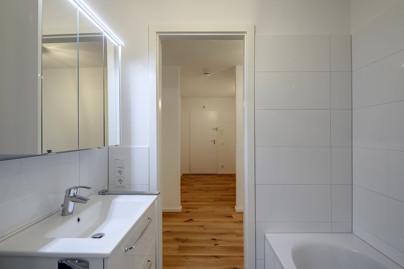 Plat cu 3 Camere | München-Neuhausen | 1803D7 | Acryl- Duschwanne