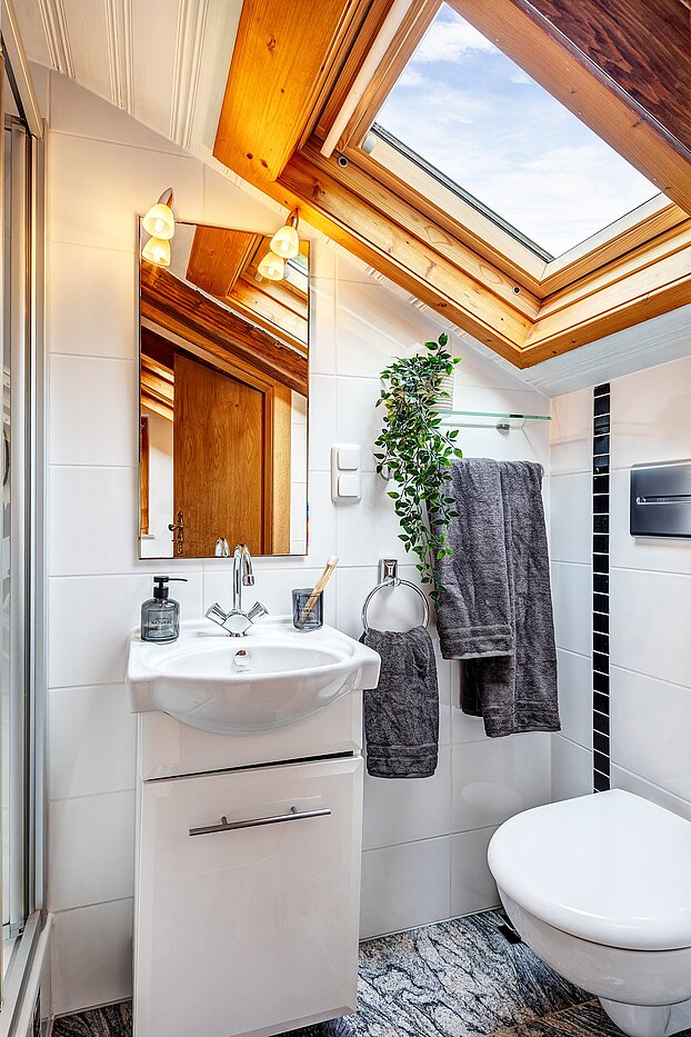 Apartamento no sótão com 2 Zimmern | Bad Wiessee | 70017 | Helles Badezimmer