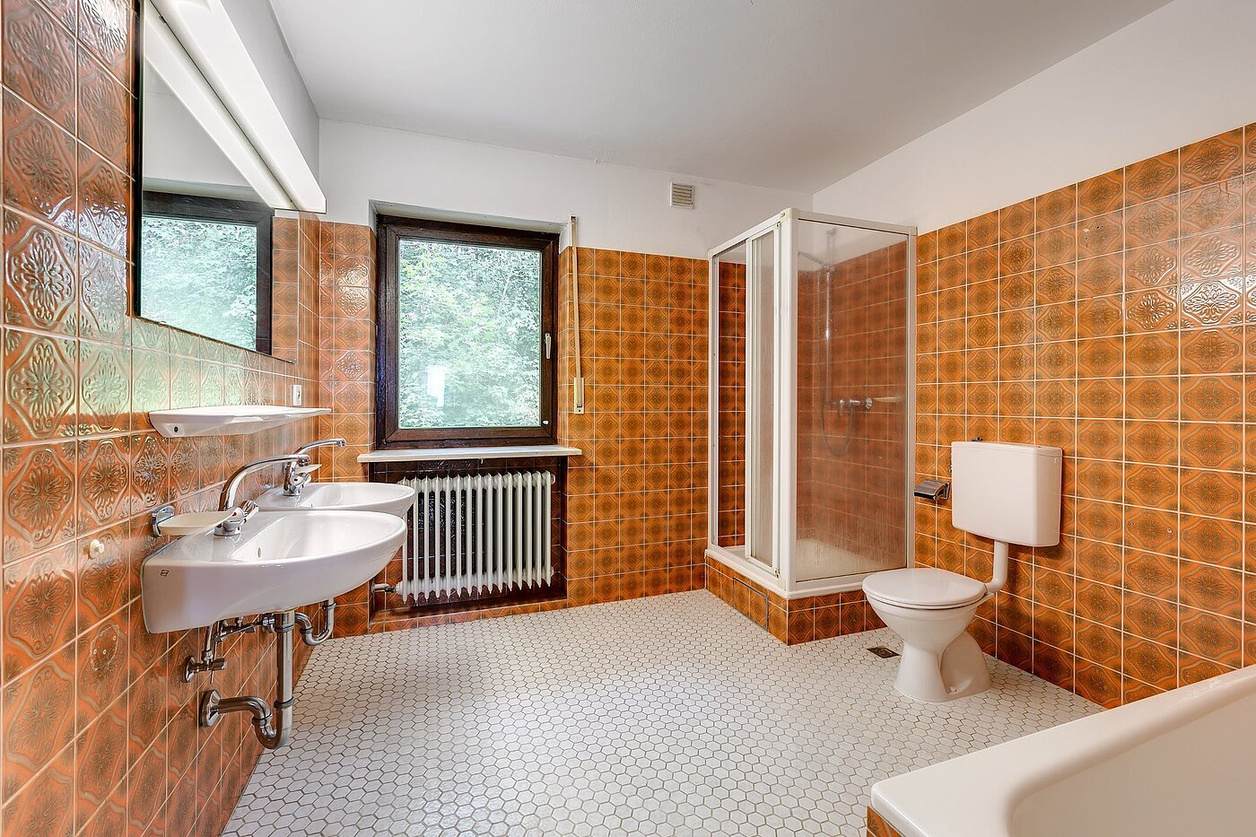 Középső sorház a  címen 5 Szobák | München-Obermenzing | 1907ML6 | großes Bad