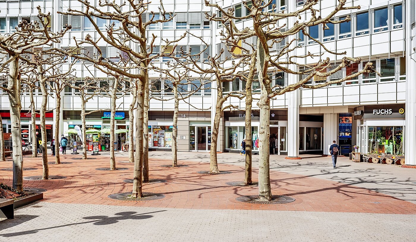 Ploché s 1 Pokoj | München-Bogenhausen | 2103ML6 | Läden in d. Nachbarschaft