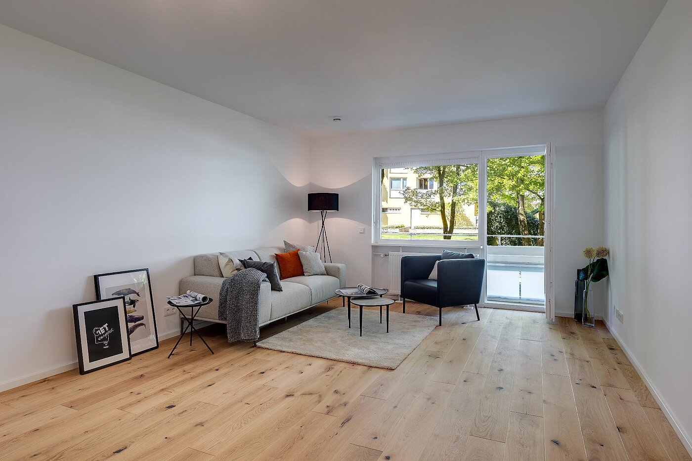 Plat cu 3 Camere | München-Neuhausen | 1803D7 | Helles Wohn-/Esszimmer