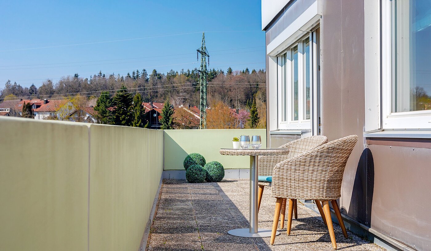 Ploché s 4 Izby | Freising | 2003ML7 | Umlaufende Terrasse