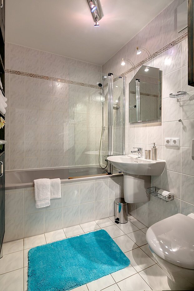 플랫 와 함께 2 객실 | München-Sendling-Westpark | 2102ML6 | mit Badewanne