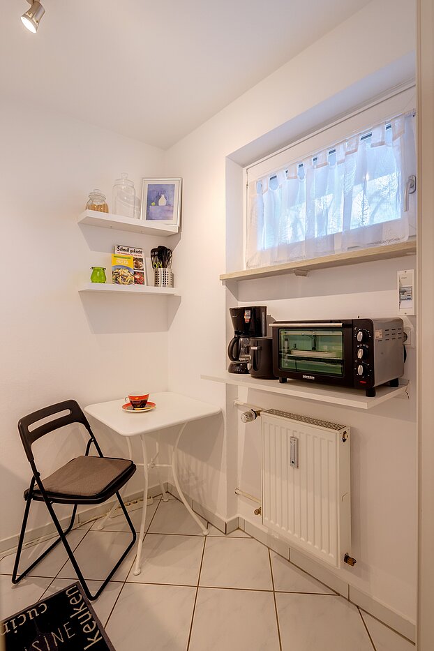 Apartment s 1 Izba | München-Sendling-Westpark | 70395 | ...Fenster und Essplatz
