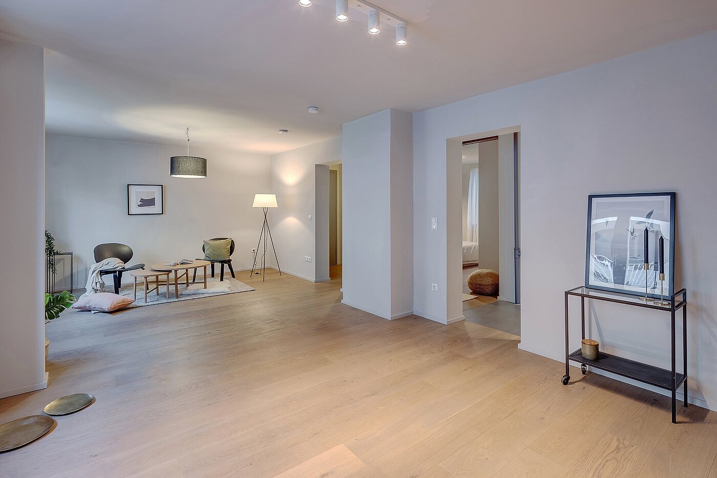 Antresola z 2 Pokoje | München-Lehel | 2012ML1 | Großer Wohn- und Essbereich...