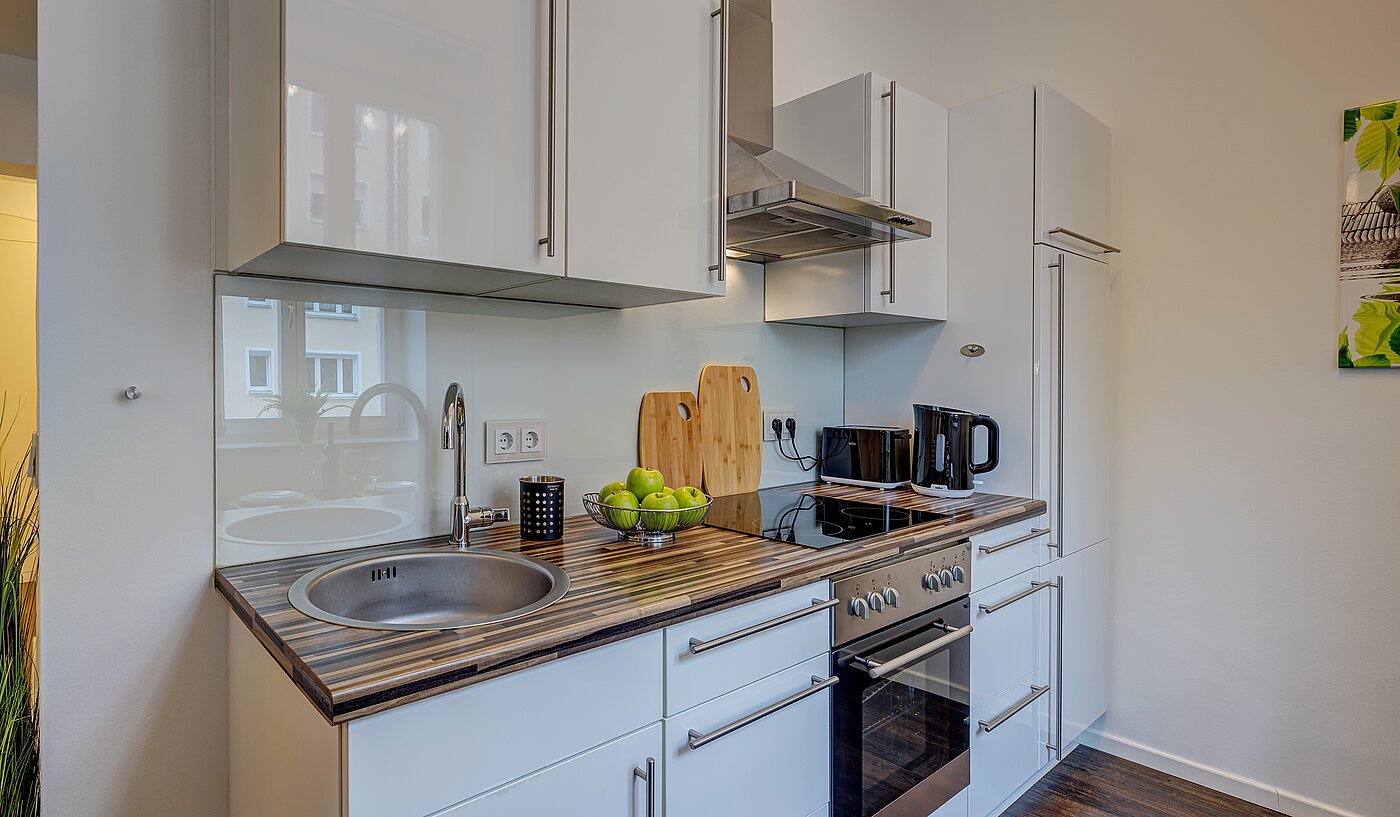 Flad med 1 Værelse | München-Neuhausen | 70235 | Funktionale Küche..