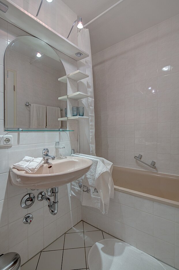 Ploché s 2 Pokoje | München-Ramersdorf | 2207ML11 | ...mit Badewanne