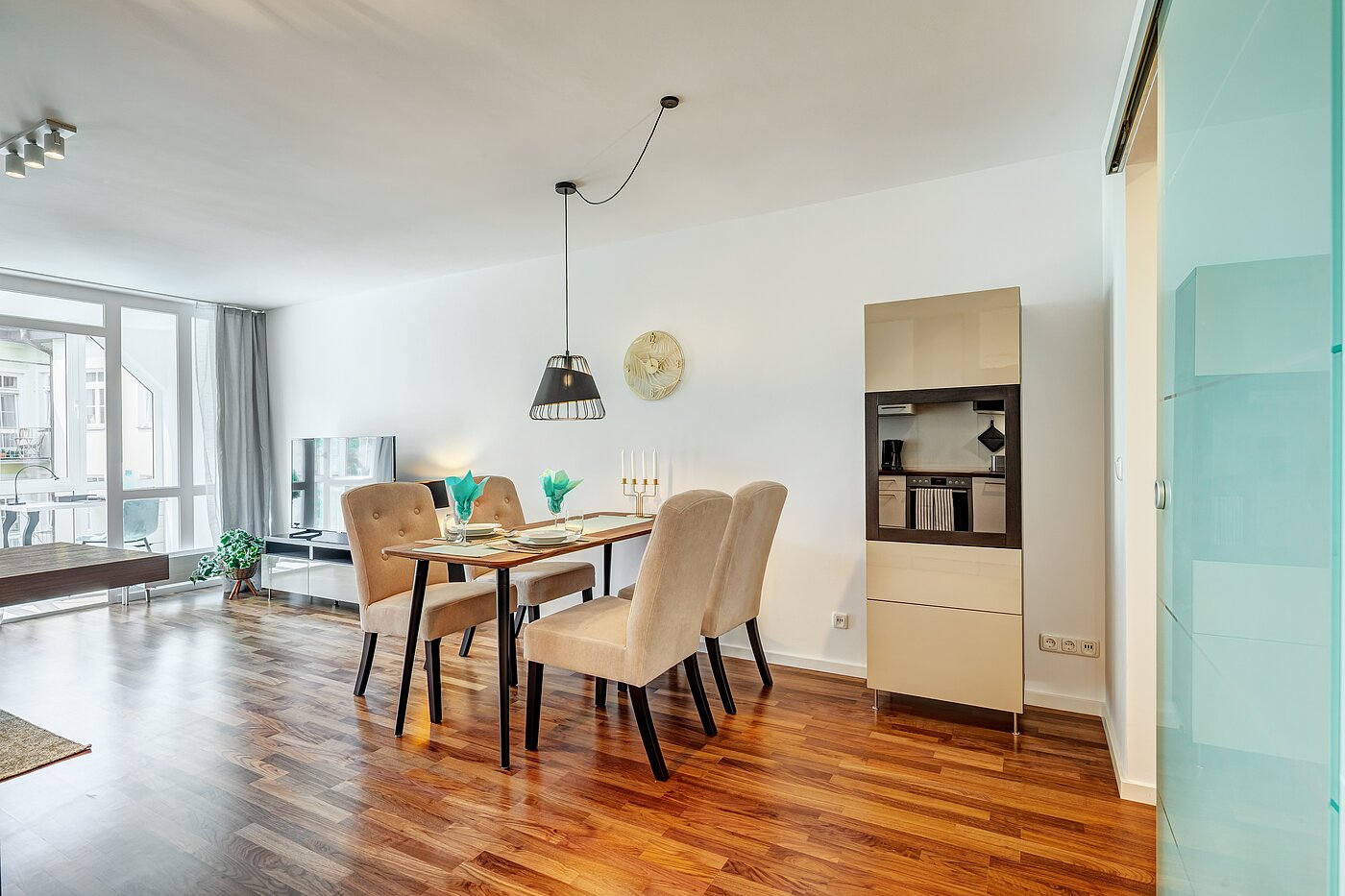 Flad med 2 Værelser | München-Schwabing | 70434 | ...und Esstisch