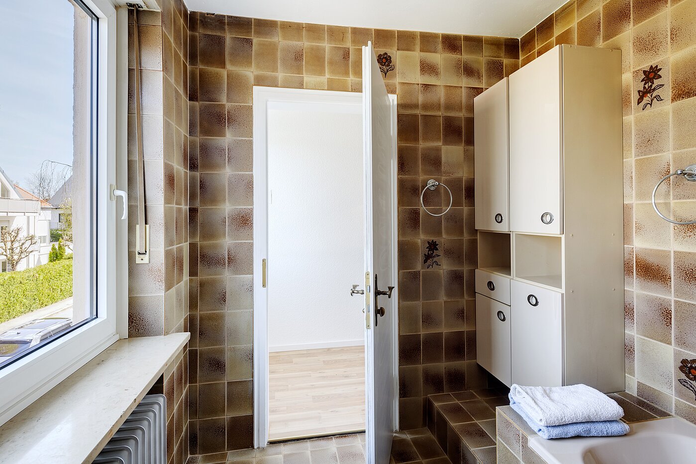 Dom w zabudowie bliźniaczej z 4 Pokoje | München-Solln | 70120 | Badezimmer Im Obergeschoss