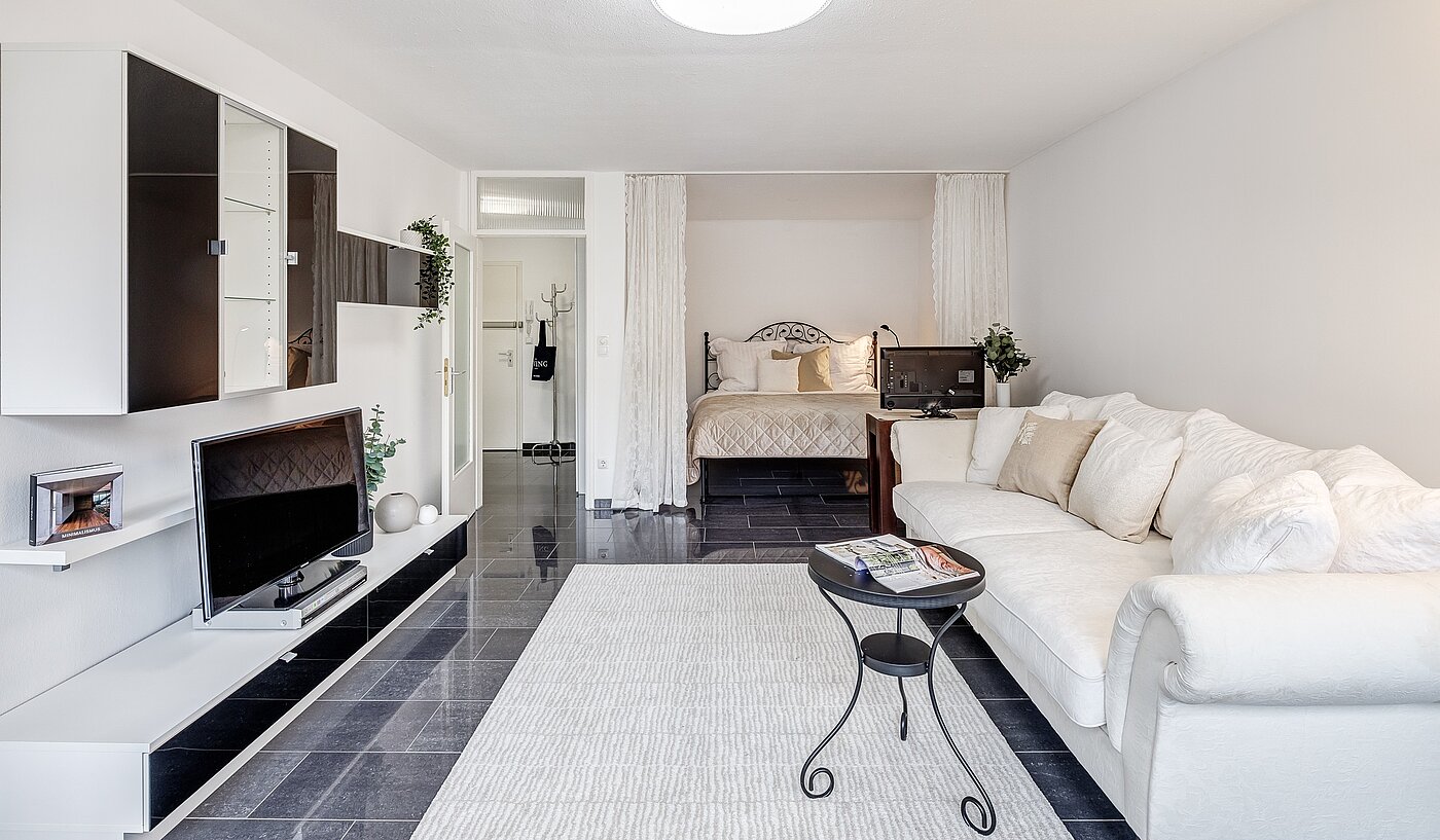 Ravna stran s spletno stranjo . 1.5 Sobe | München-Au | 2112ML2