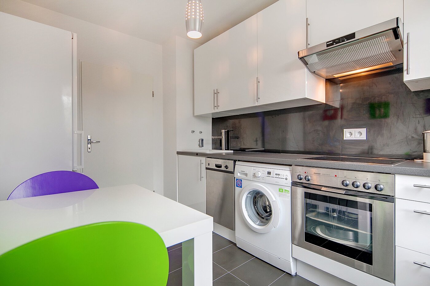 Ploché s 2 Pokoje | München-Sendling | 2106ML2 | ...mit kleinem Esstisch