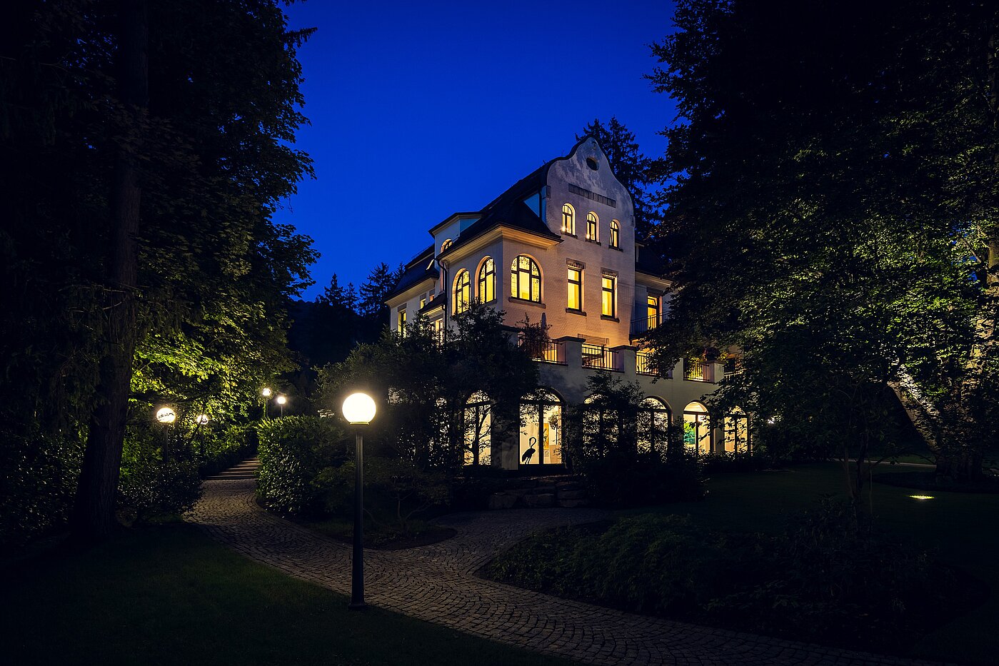 Villa з 9 Кімнати | Reutlingen | 70231 | Villa bei Nacht
