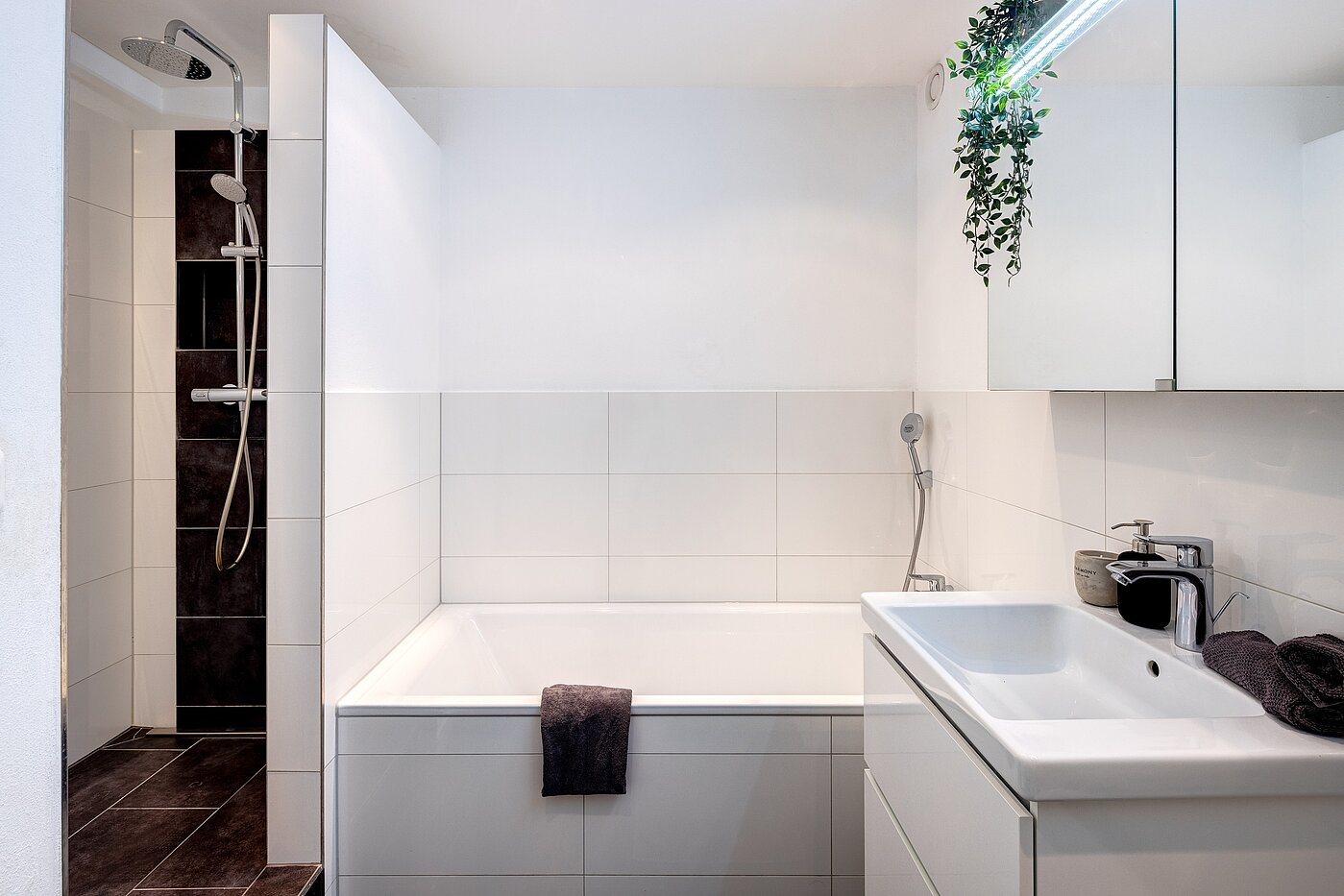 Platt med 3.5 Rum | München-Bogenhausen | 70267 | ...Dusche und Badewanne