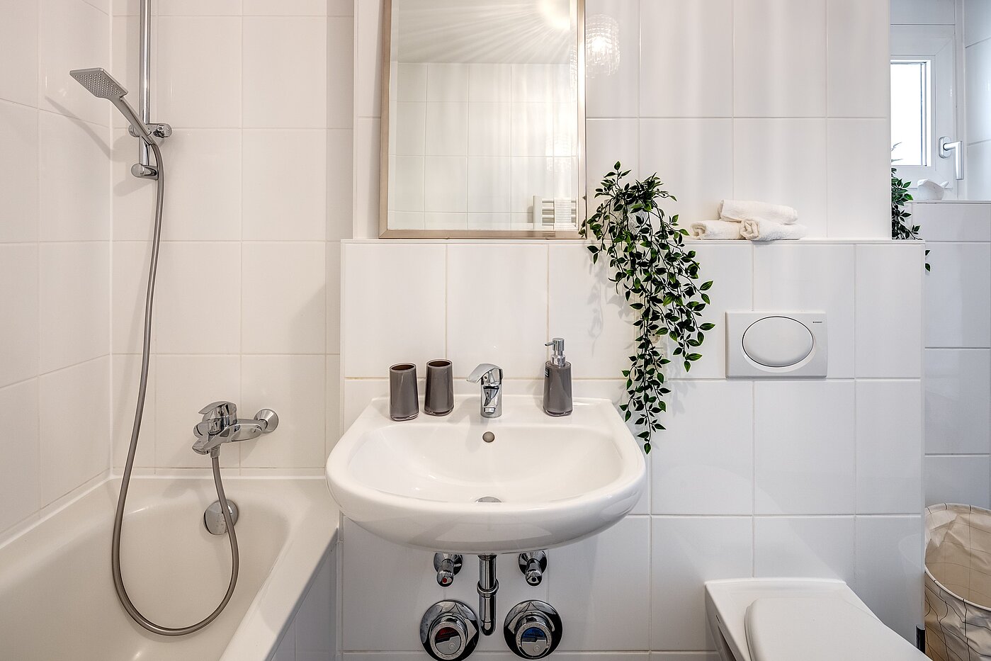 Ploché s 2.5 Pokoje | München-Schwanthalerhöhe | 2210ML2 | ...mit Wanne und Tageslicht