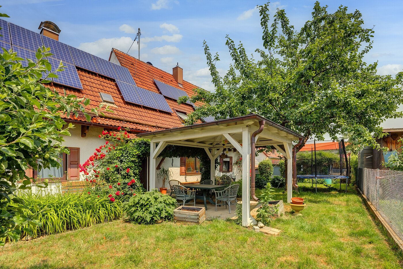 Самостоятелна къща с 8 Стаи | 70229 | Überdachte Terrasse