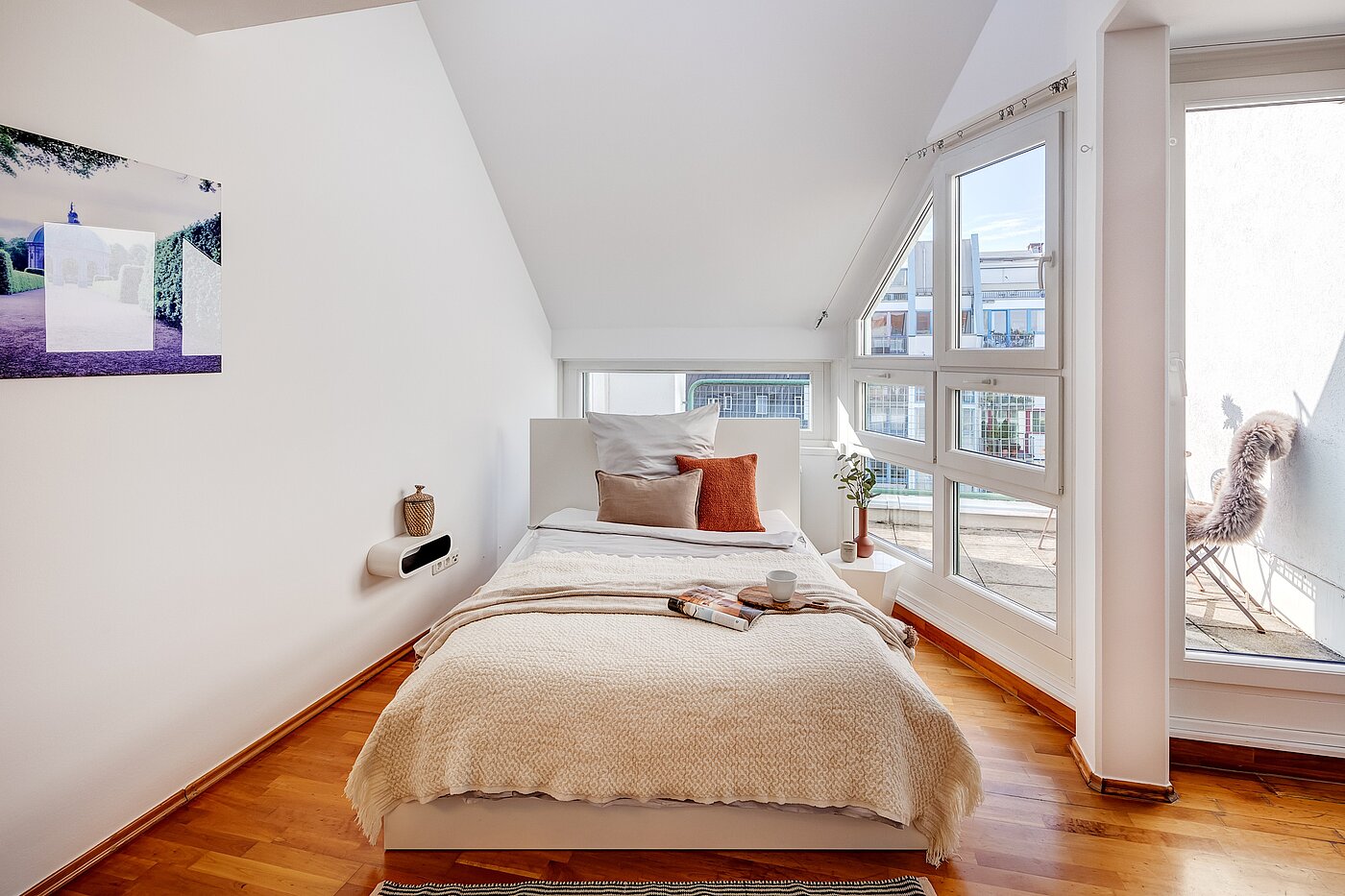 Ravna stran s spletno stranjo . 1 Soba | München-Maxvorstadt | 70165 | Erholsames Schlafen