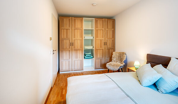 Ravna stran s spletno stranjo . 2 Sobe | Haar | 70426 | ...mit viel Platz