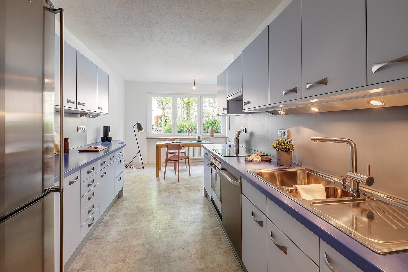 Stanovanje v pritličju s spletno stranjo . 4.5 Sobe | München-Perlach | 2003ML6 | Helle Wohnküche...