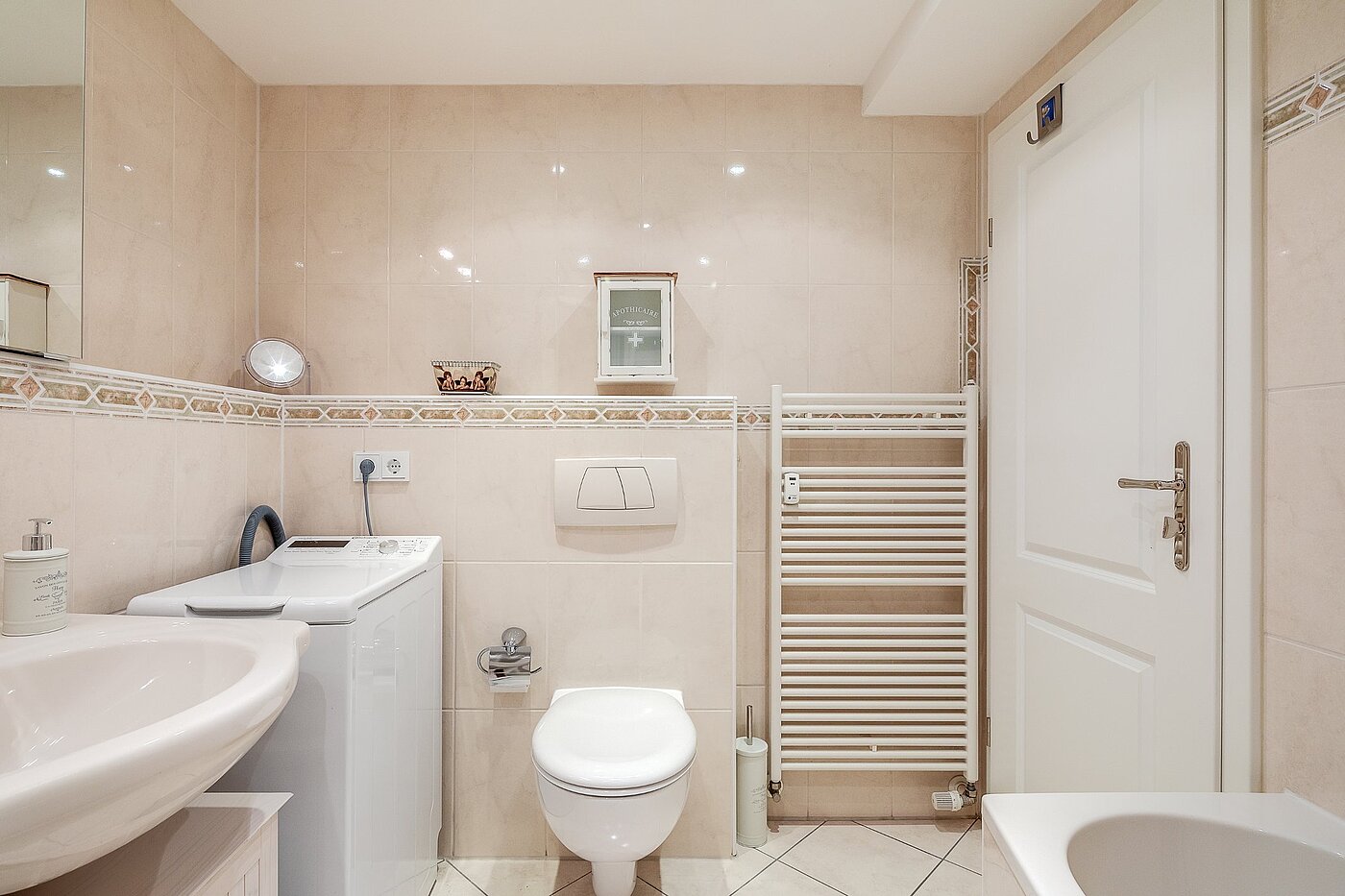 Düz ile 2.5 Odalar | München-Moosach | 2012ML4 | Badewanne und Waschmaschine