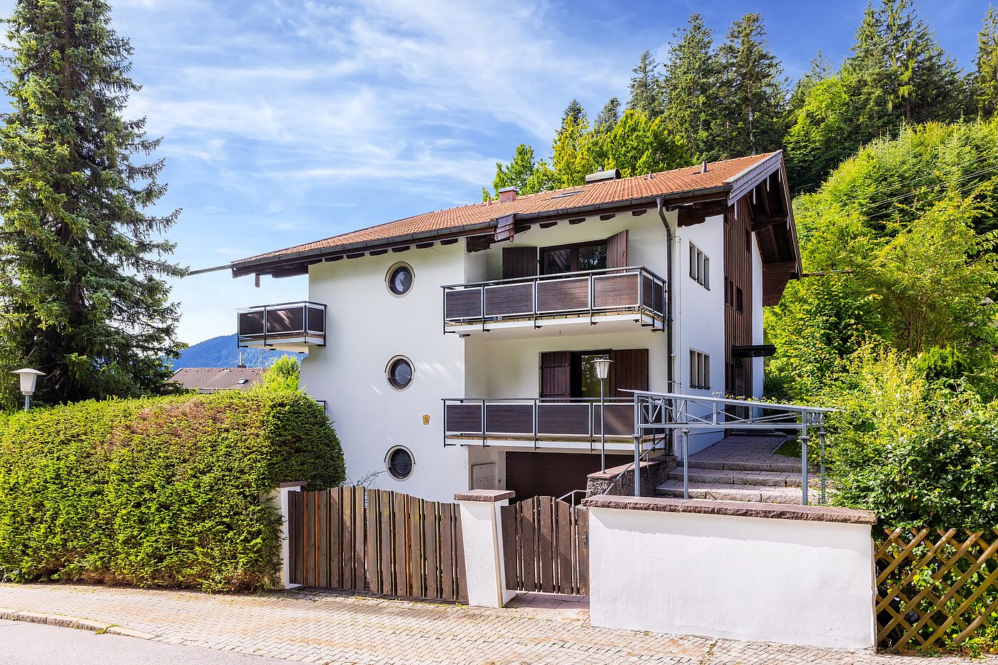 Mehrfamilienhaus s spletno stranjo . 10 Sobe | Bad Wiessee | 70212 | von Norden