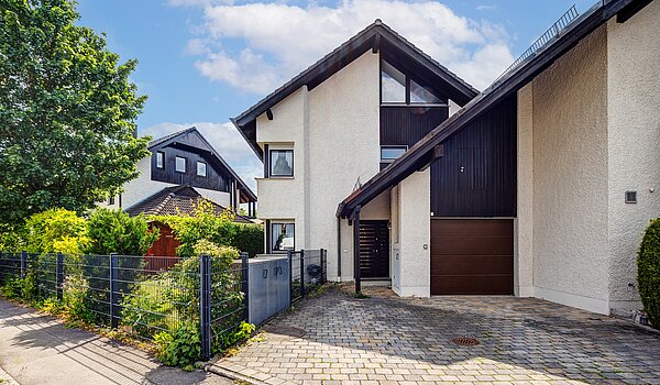 Кутовий будинок з терасою з 6 Кімнати | Germering | 70033 | Eingangsbereich mit Garage