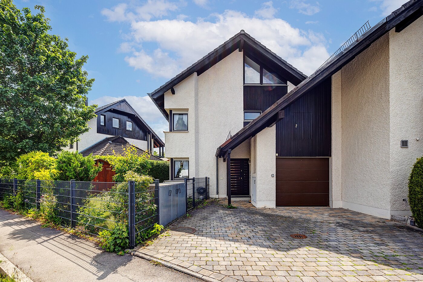 Rohový řadový dům s 6 Pokoje | Germering | 70033 | Eingangsbereich mit Garage