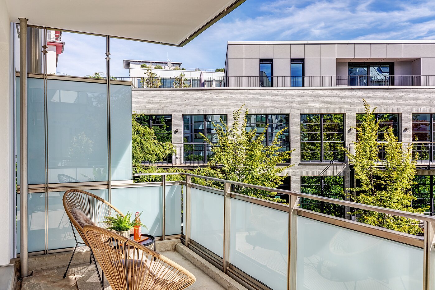 Lapos a  címen 3 Szobák | München-Neuhausen | 70489 | Sonniger Balkon