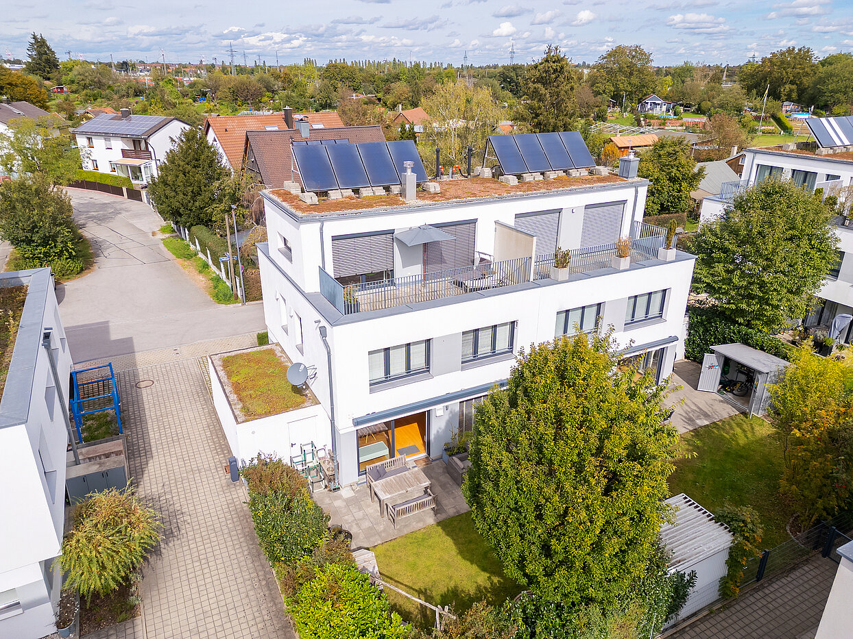 Dom w zabudowie bliźniaczej z 5 Pokoje | München-Aubing | 70162 | Vorderansicht 2