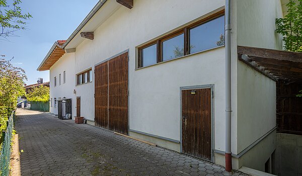 Különleges tulajdonság a  címen 8 Szobák | 70406 | Eingang Halle und Keller-Halle