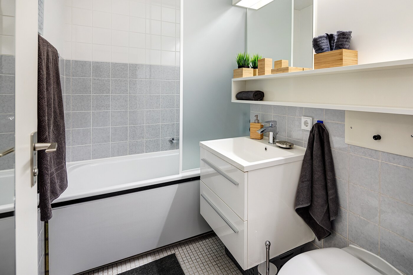 Ploché s 1 Pokoj | München-Laim | 70175 | ...mit Badewanne