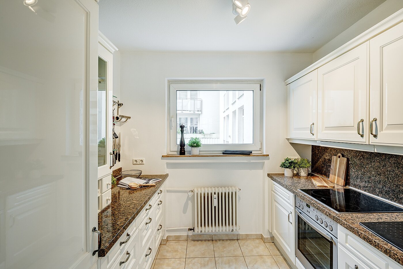 Płaski z 3 Pokoje | München-Maxvorstadt | 2203ML31 | Geräumige, helle Küche mit...