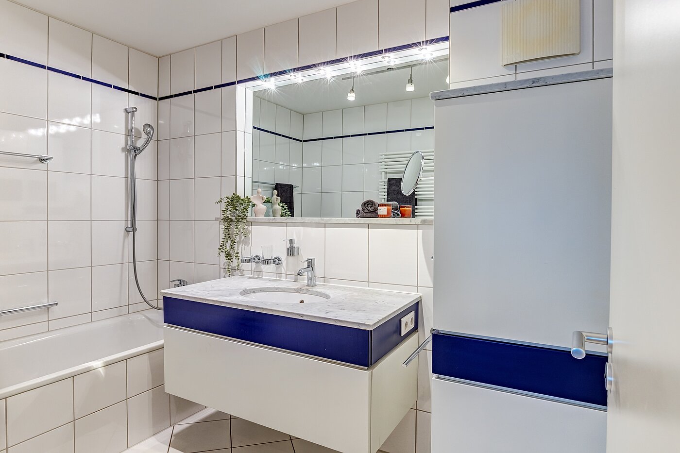 Lapos a  címen 3 Szobák | München-Neuhausen | 70489 | Badezimmer