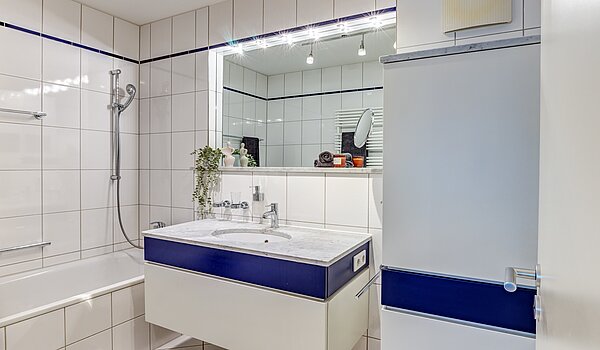 Lapos a  címen 3 Szobák | München-Neuhausen | 70489 | Badezimmer
