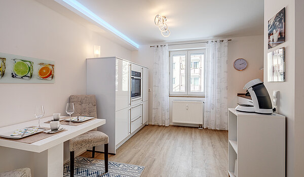 Плосък с 2 Стаи | München-Allach | 70412 | Küche mit Essplatz...