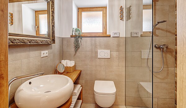 Düz ile 6 Odalar | 70095 | ....und Bad en Suite