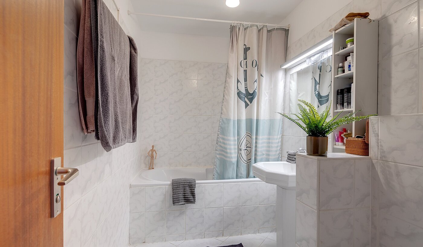 플랫 와 함께 2 객실 | München-Neuhausen | 2003ML5 | Ansprechendes Bad