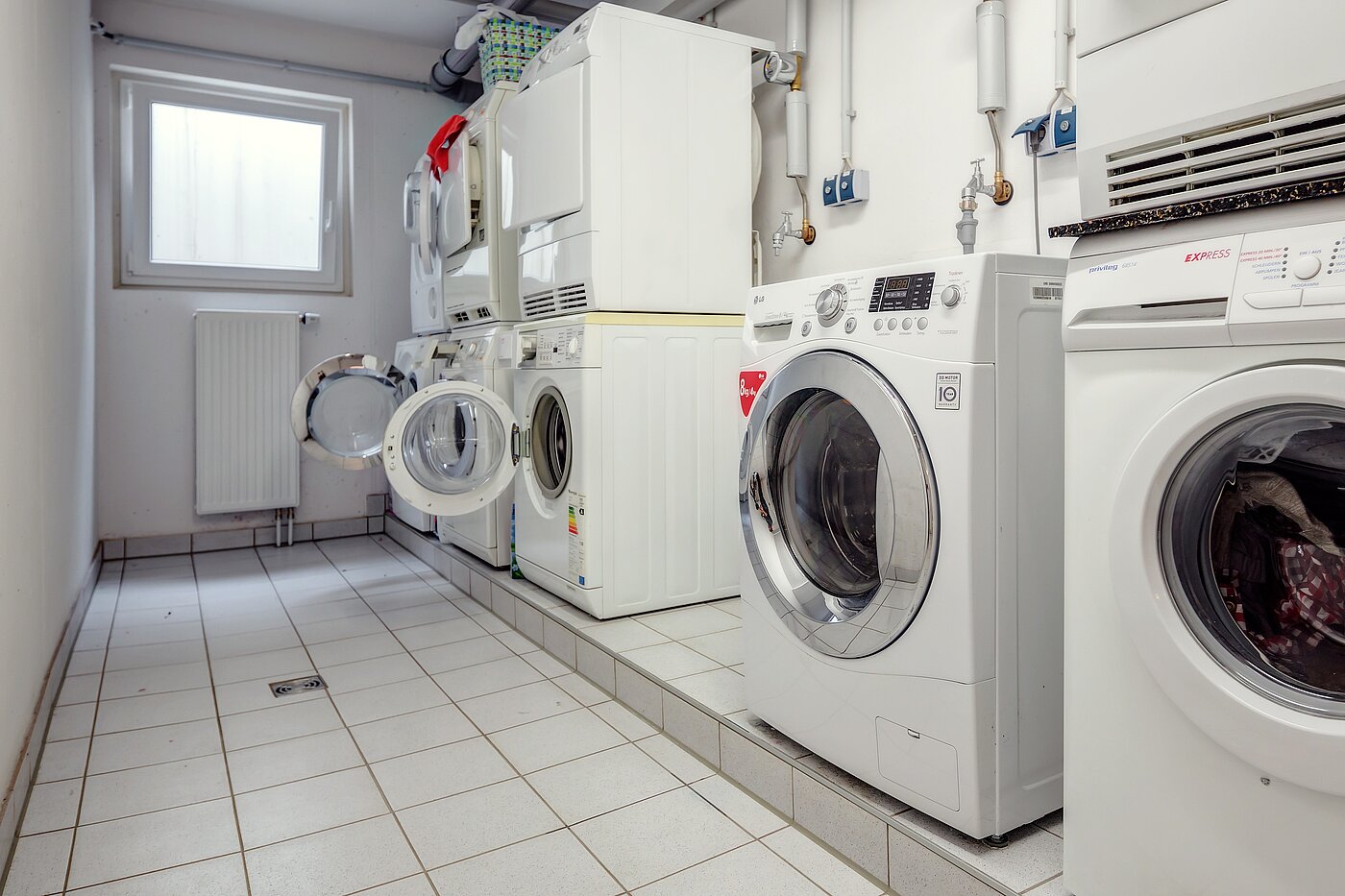 Flad med 4 Værelser | München-Forstenried | 2209ML6 | Waschen im Gemeinschaftskeller