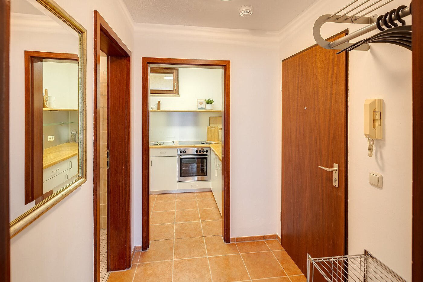 Lapos a  címen 2 Szobák | München-Neuhausen | 2012ML5 | Platz für eine Garderobe