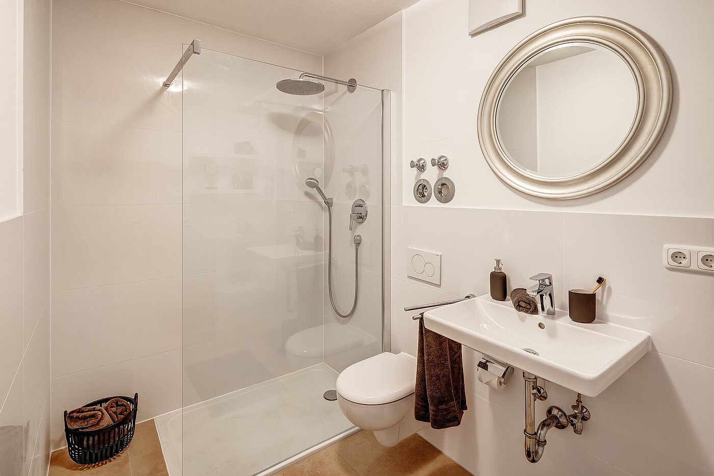 apartamento em prédio com 2 Zimmern | München-Schwabing | 2109ML3 | ...begehbarer Dusche und...