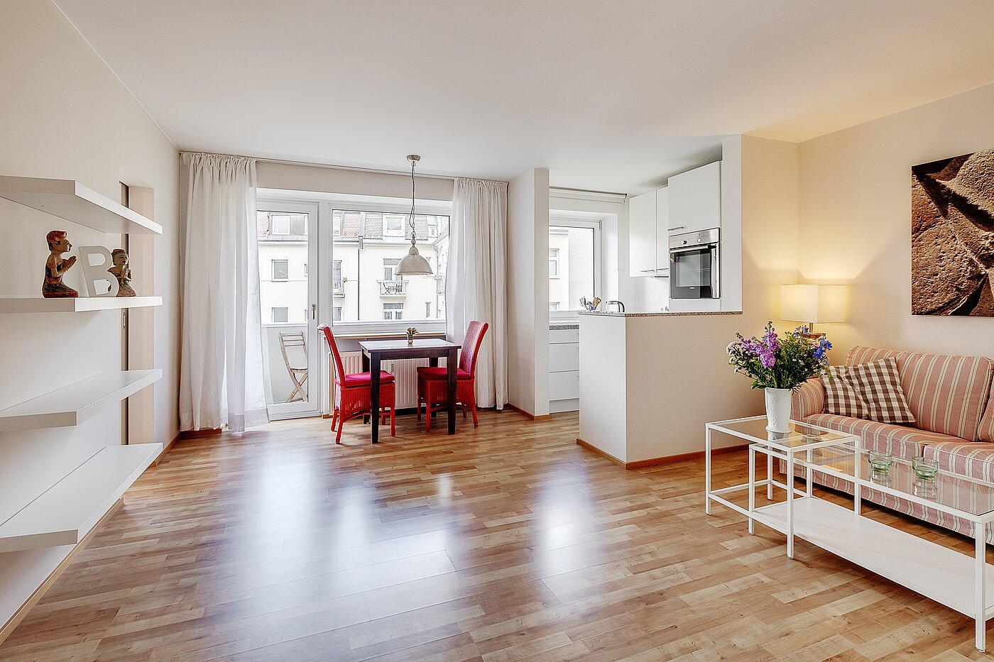 Плосък с 1.5 Стаи | München-Schwanthalerhöhe | 2211ML8 | Großzügiger Wohn-/Essbereich