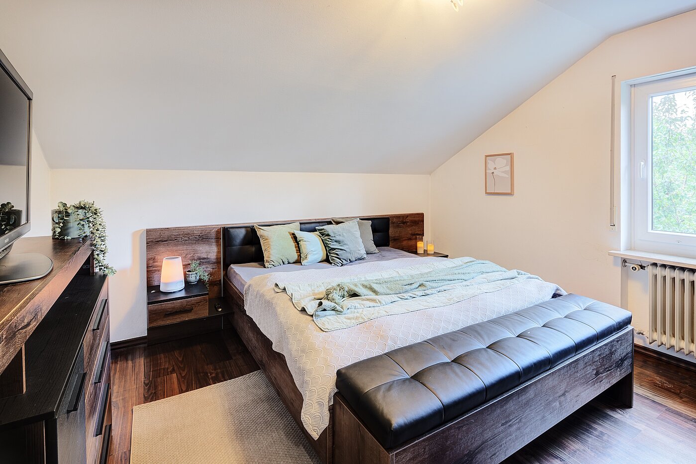 Apartamento no sótão com 3 Zimmern | Karlsfeld | 70217 | Schlafzimmer mit...