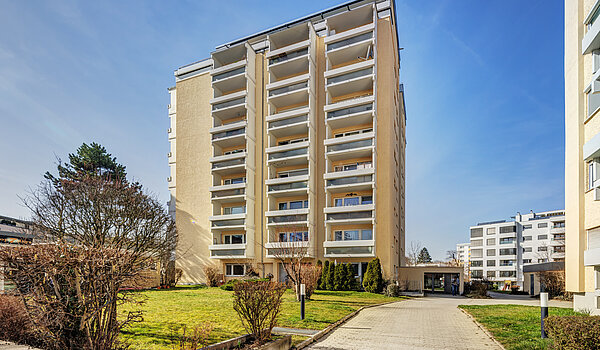 Ravna stran s spletno stranjo . 2 Sobe | München-Moosach | 70407 | Außenansicht