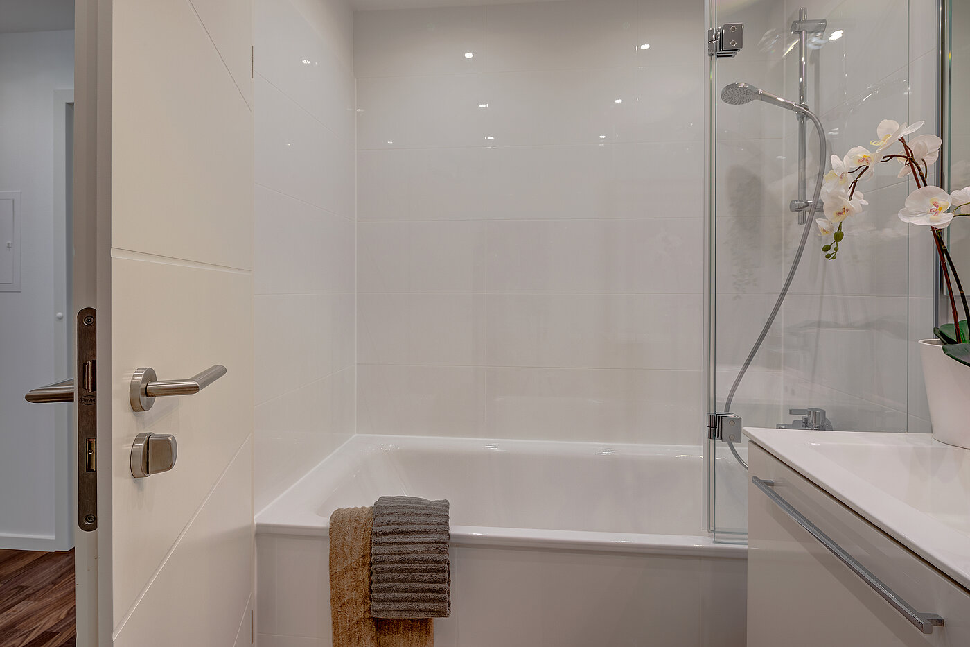 Lapos a  címen 2 Szobák | München-Schwabing | 70434 | ...mit Badewanne